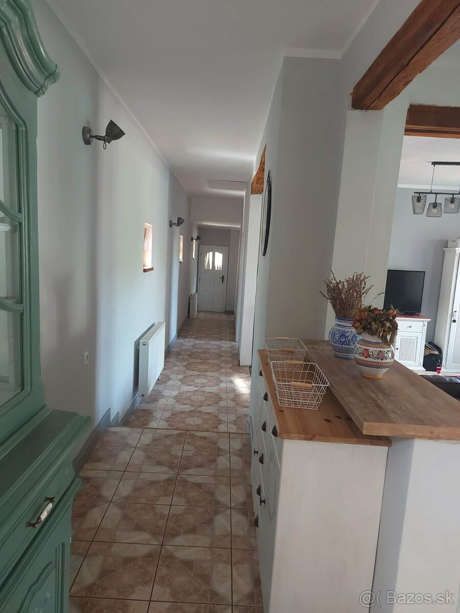 Velky vidiecky dom s pozemkom 1200m - 19