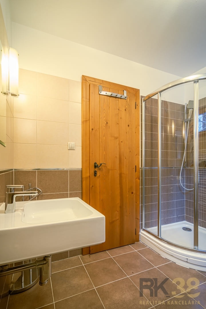 Lukratívny chalet v TOP lokalite v Jasnej v Nízkych Tatrách - 19