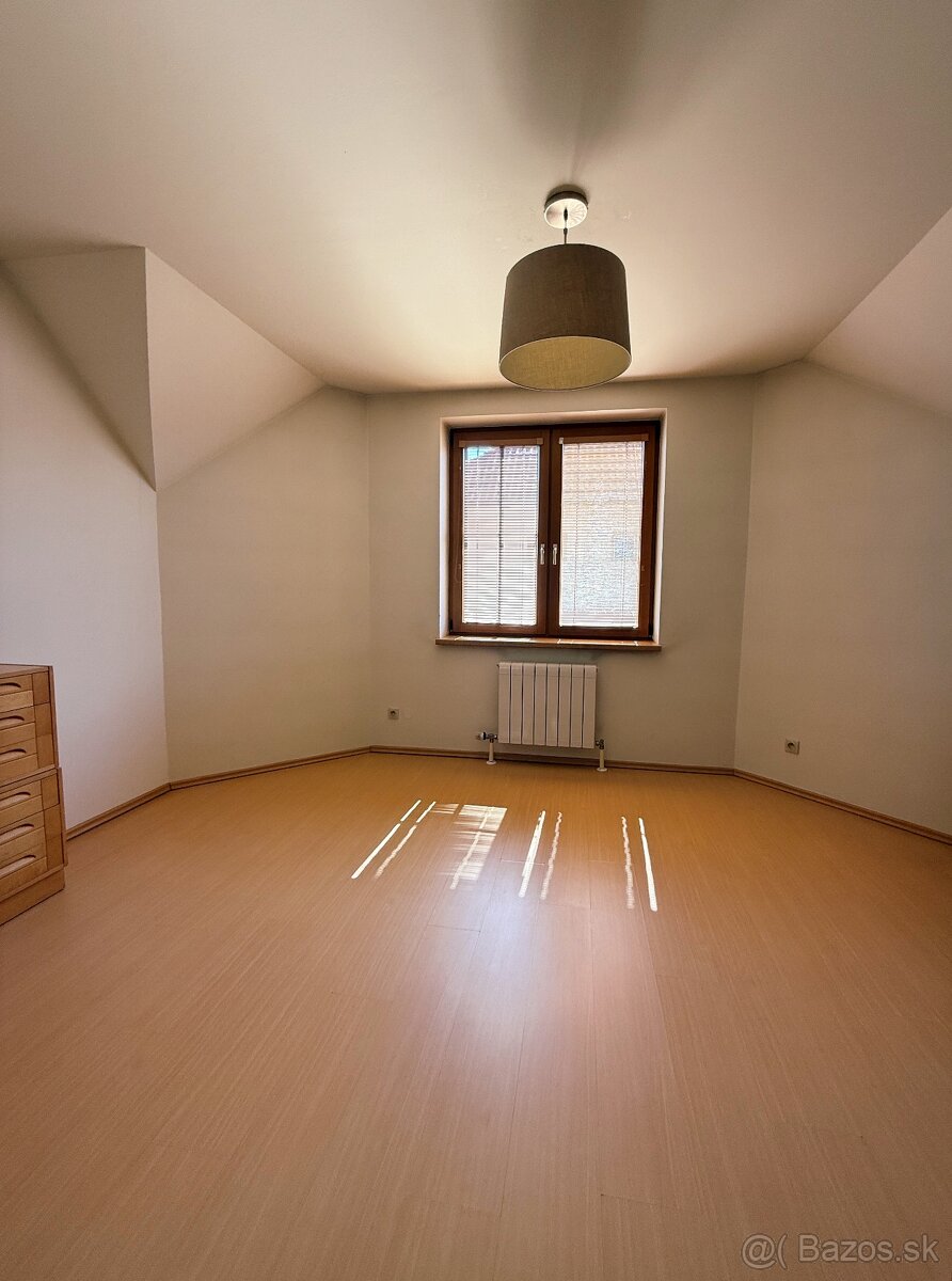 Na predaj Rodinný dom,Trenčín-Zlatovce, krásny pozemok 900m2 - 19