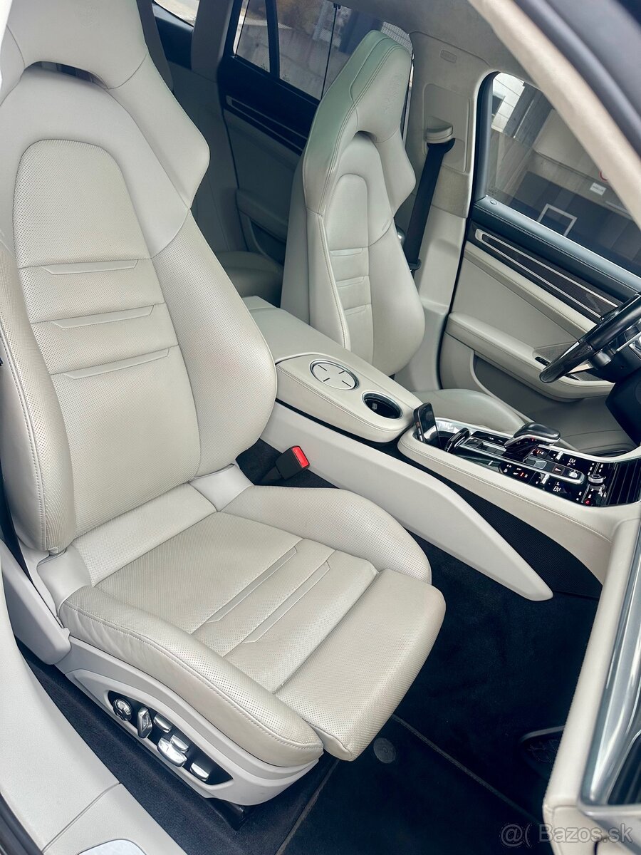 Porsche Panamera 4S Sport Turismo E-hybrid - 19