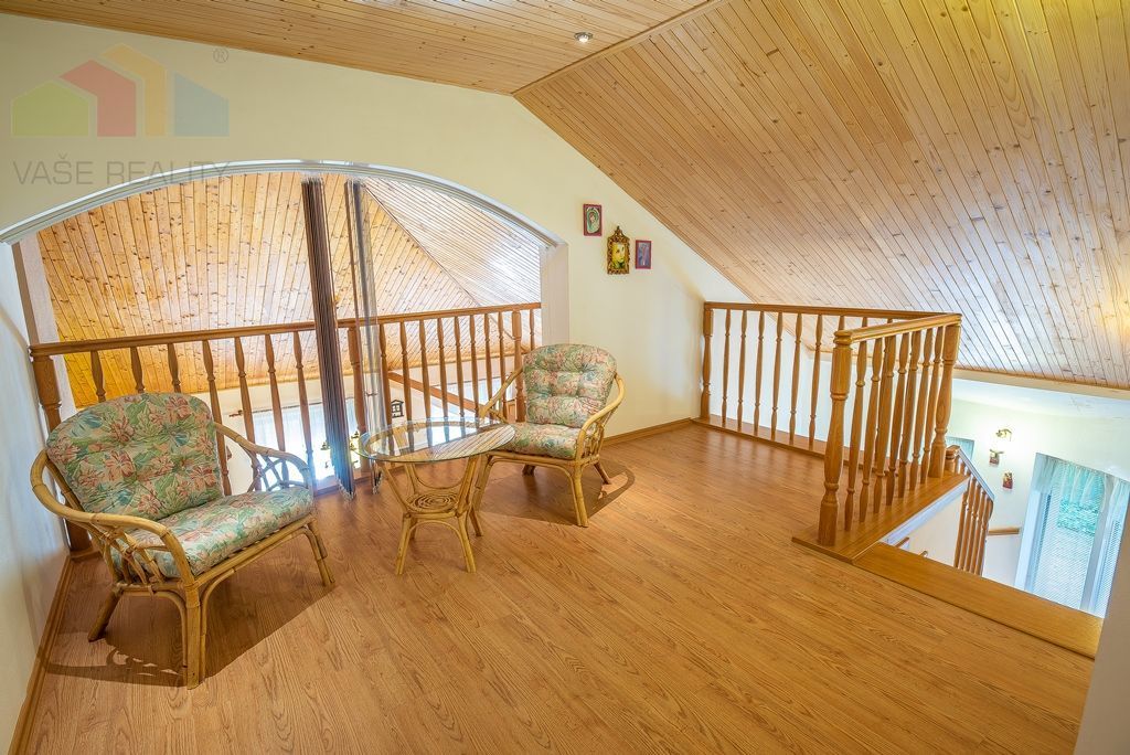 Krásny 7-izbový dom, 328 m² + 1389 m² pozemok, Trebostovo, o - 19