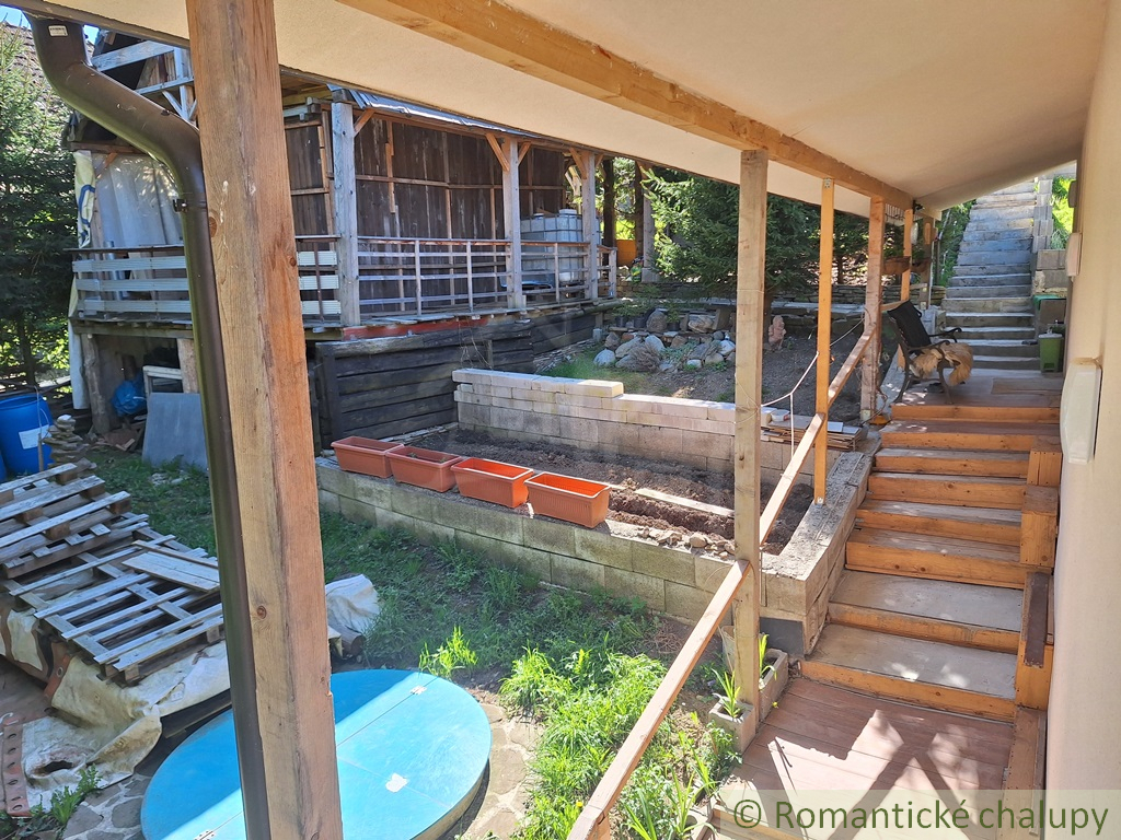 Rozostavaná chalupa pri potoku v malebnej dedinke na Lipto - 19