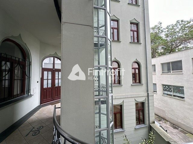 Kancelársky priestor s vlastným zázemím na prenájom - 107 m2 - 19