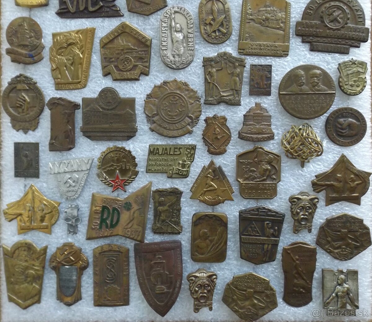 rozličné druhy - odznaky - 19