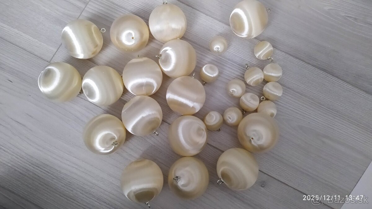 Predám tieto všetky vianočné dekorácie. Cena: 17E - 19