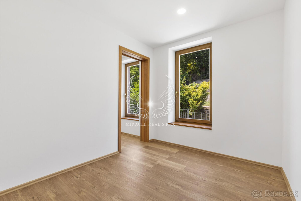 NOVOZREKONŠTRUOVANÝ 3PODLAŽNÝ ROD. DOM SO ZÁHRADOU POD LESOM - 19