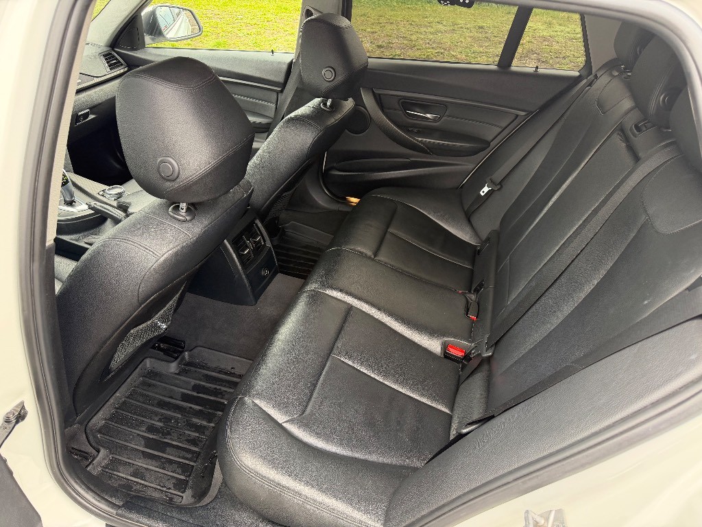 BMW Rad 3 Touring 320d xDrive A/T - 19