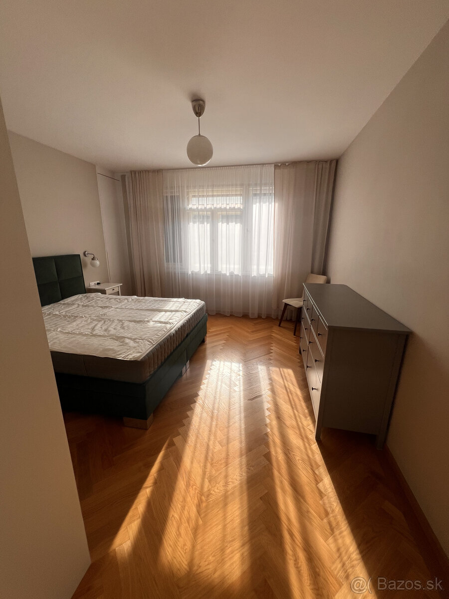 3-izbový byt na prenajom v centre Bratislavy - staré mesto - 19