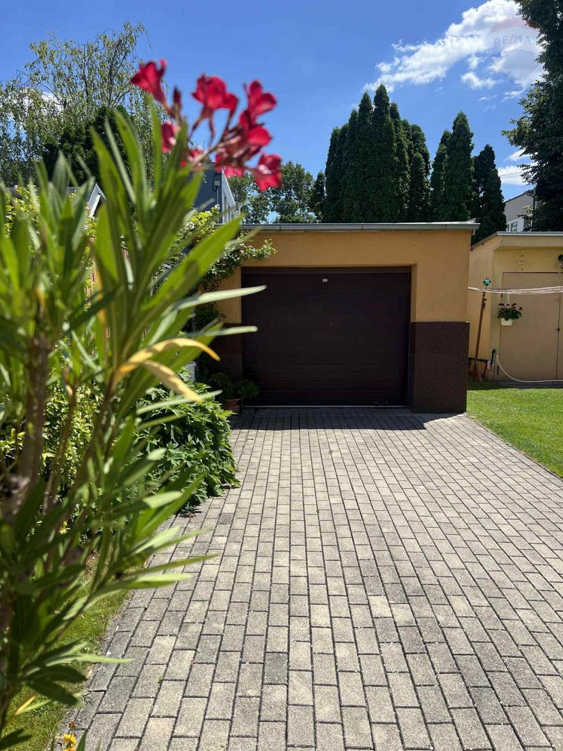 PREDAJ:3 izbový byt s garážou a záhradkou, blízko centra mes - 19