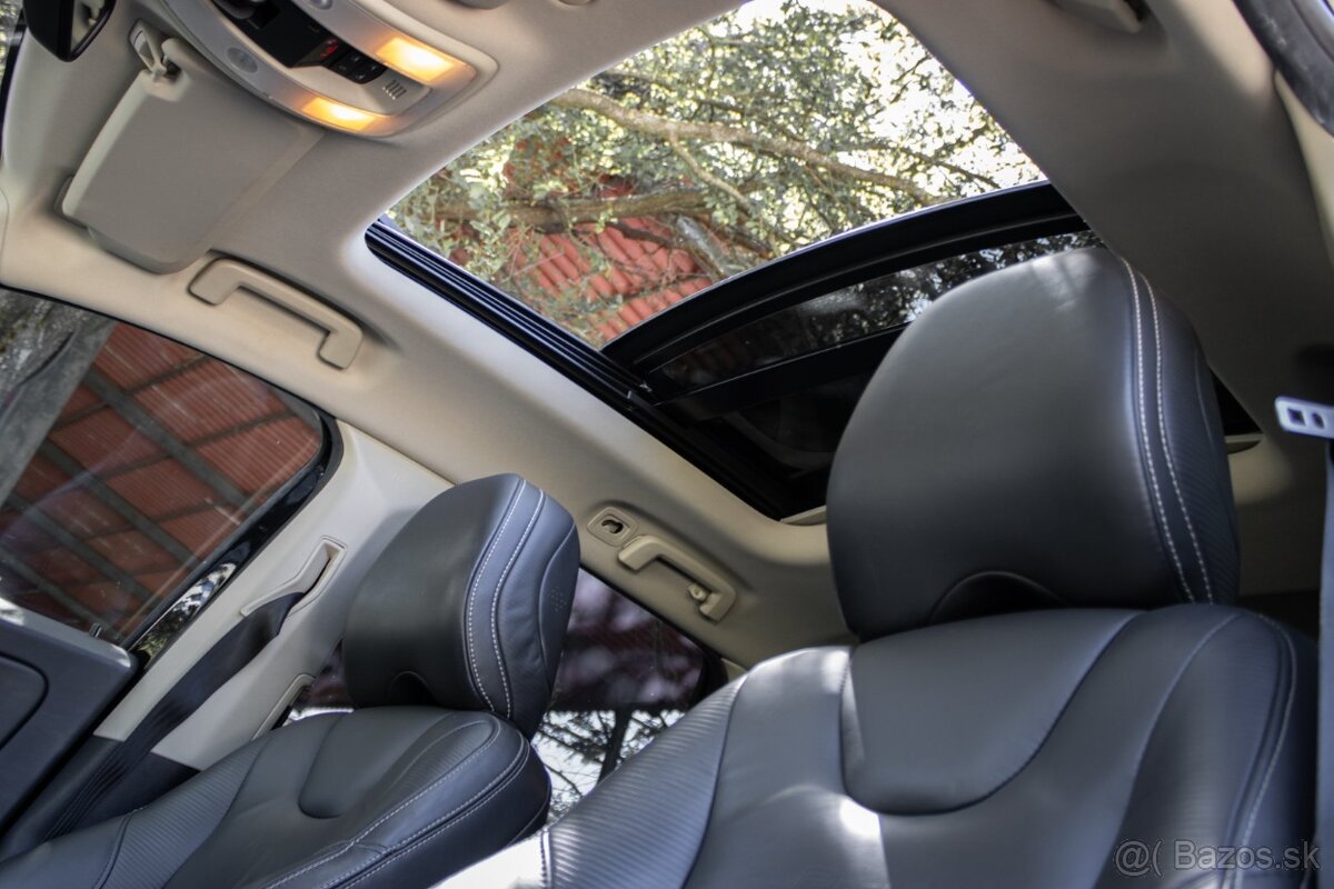 Volvo XC60 R-Design AWD - 19
