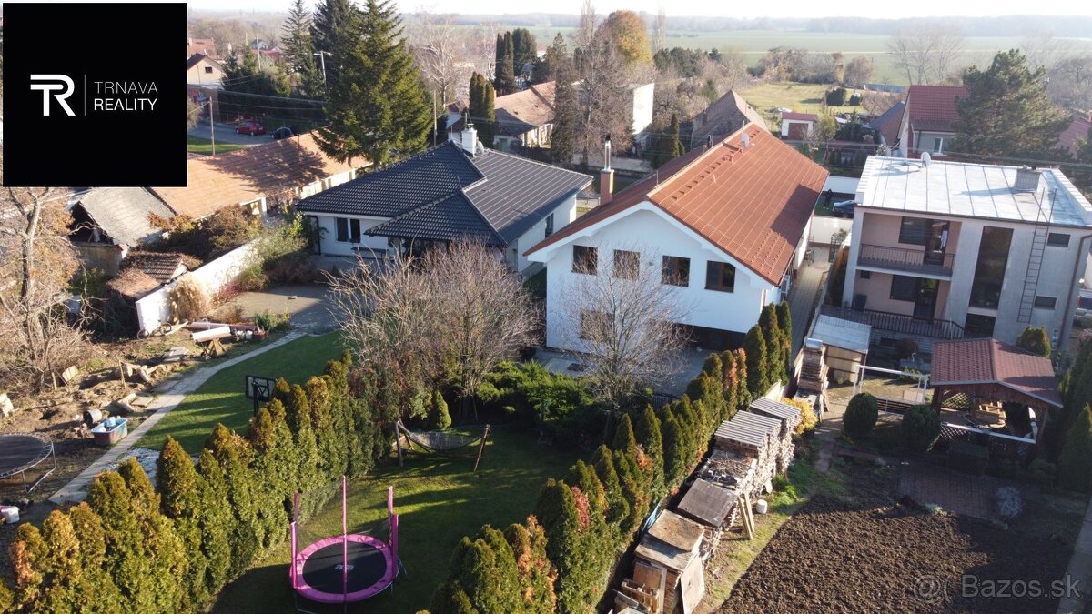 Veľký moderný 7 izbový rodinný dom s dvojgarážou, krytou ter - 19