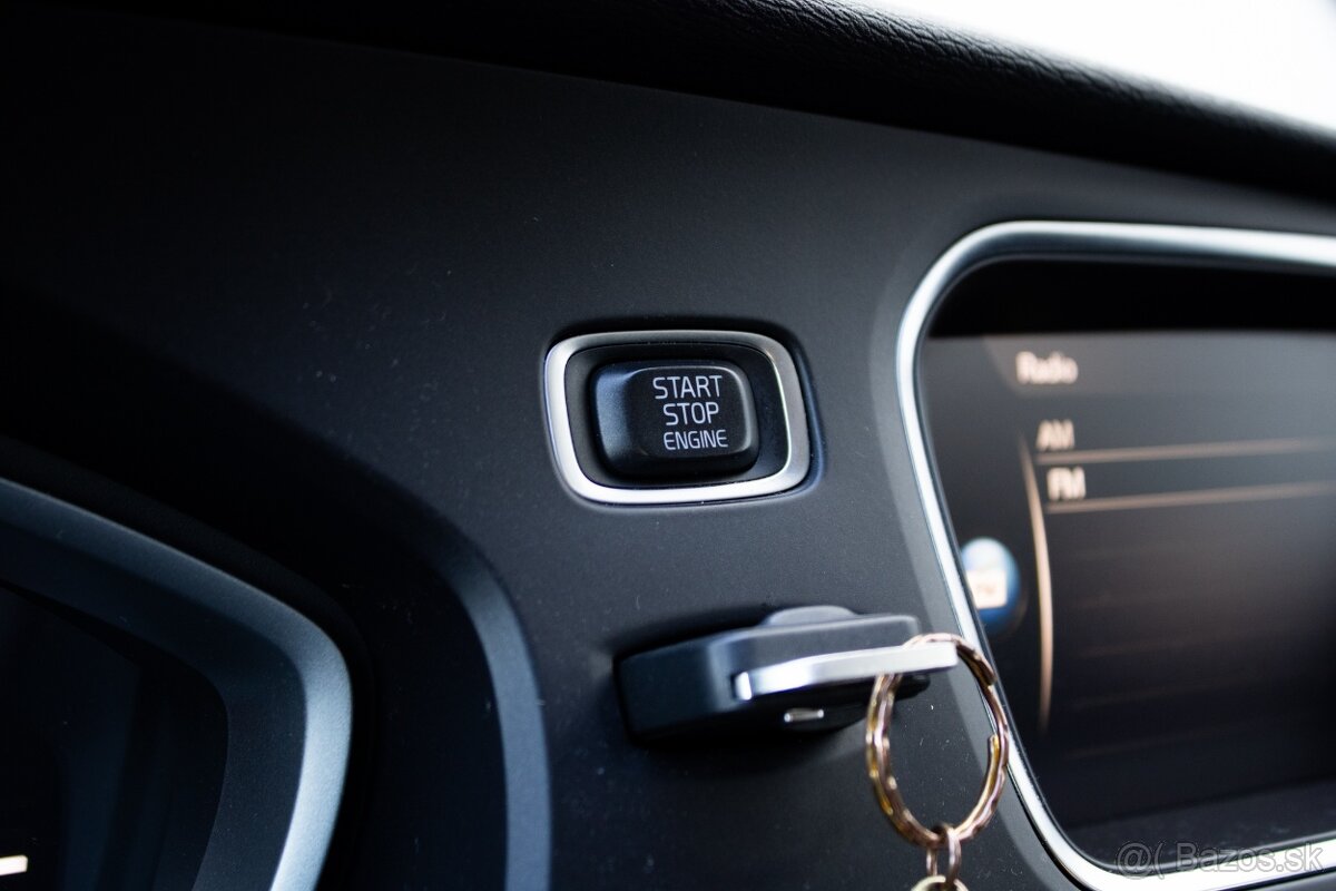 Volvo V40 D2 2.0L 88kW MT/6 2018 - 19