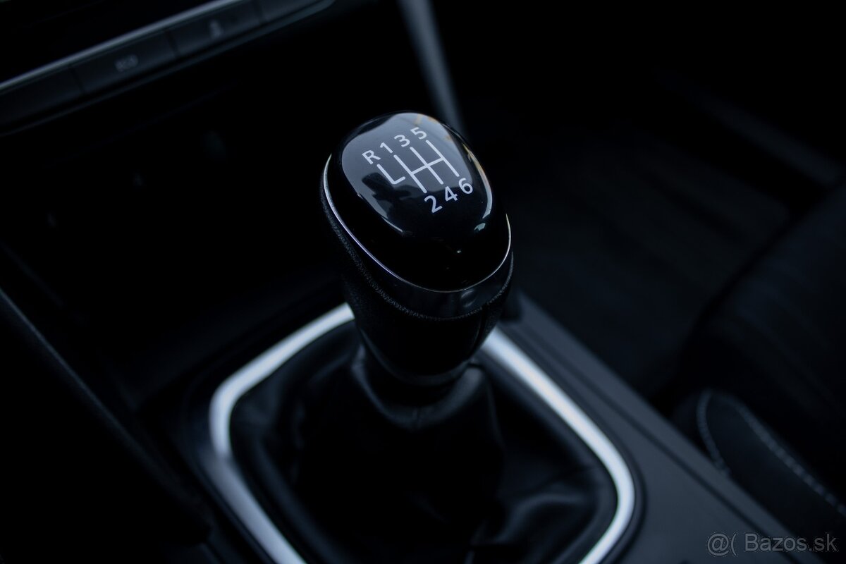 Renault Mégane Grandtour TCe 140 GPF Intens - 19