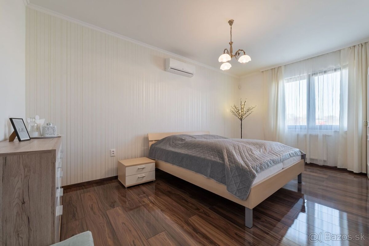 KOMÁROVCE - 4 IZBOVÝ RD 360 M2 SO SAUNOU, POZEMOK 3.629 M2 - 19