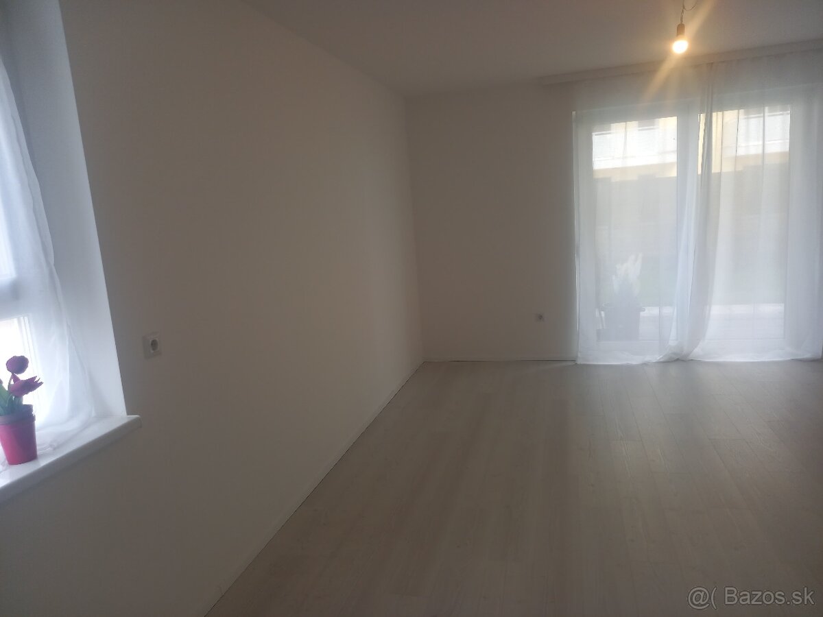 Predám byt 62m2; záhrada 53m2,parkov.miesto, RAJKA Maďarsko - 19