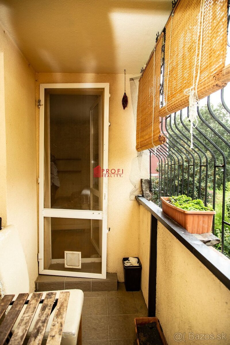 REZERVOVANÉ: Ponúkame na predaj priestranný 4izbový byt v po - 19