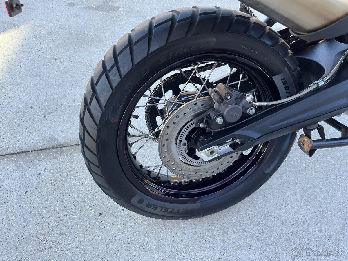 Triumph Tiger 800 - 19