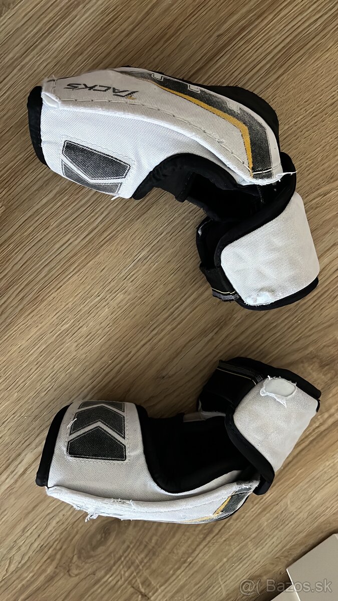 Hokejova vystroj - 19