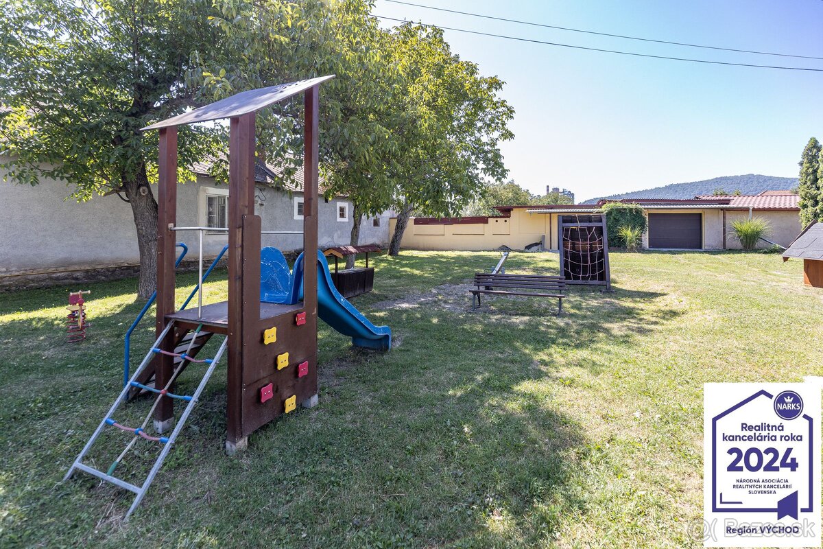 REZERVOVANÝ Rodinný dom v srdci obce Dvorníky - Včeláre - 19