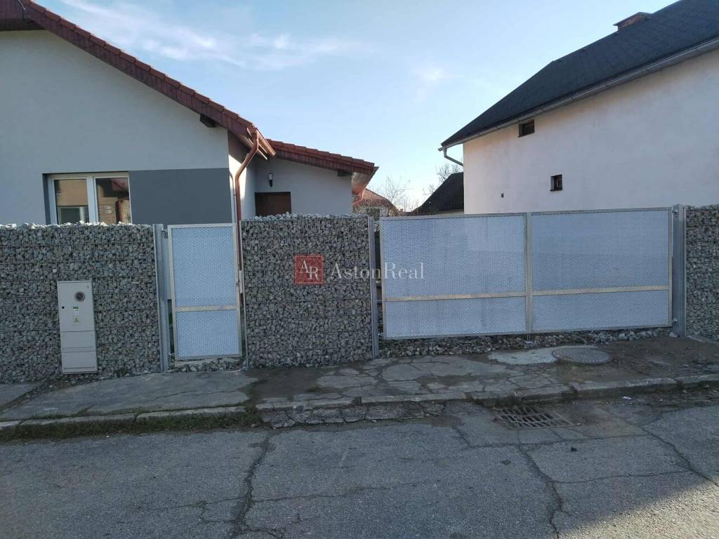 Predaj:Prerobený 5-izbový RODINNÝ DOM, pozemok 547 m2, Marti - 19