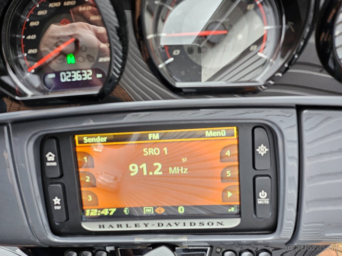 HARLEY DAVIDSON STREET GLIDE CVO 117 - 19