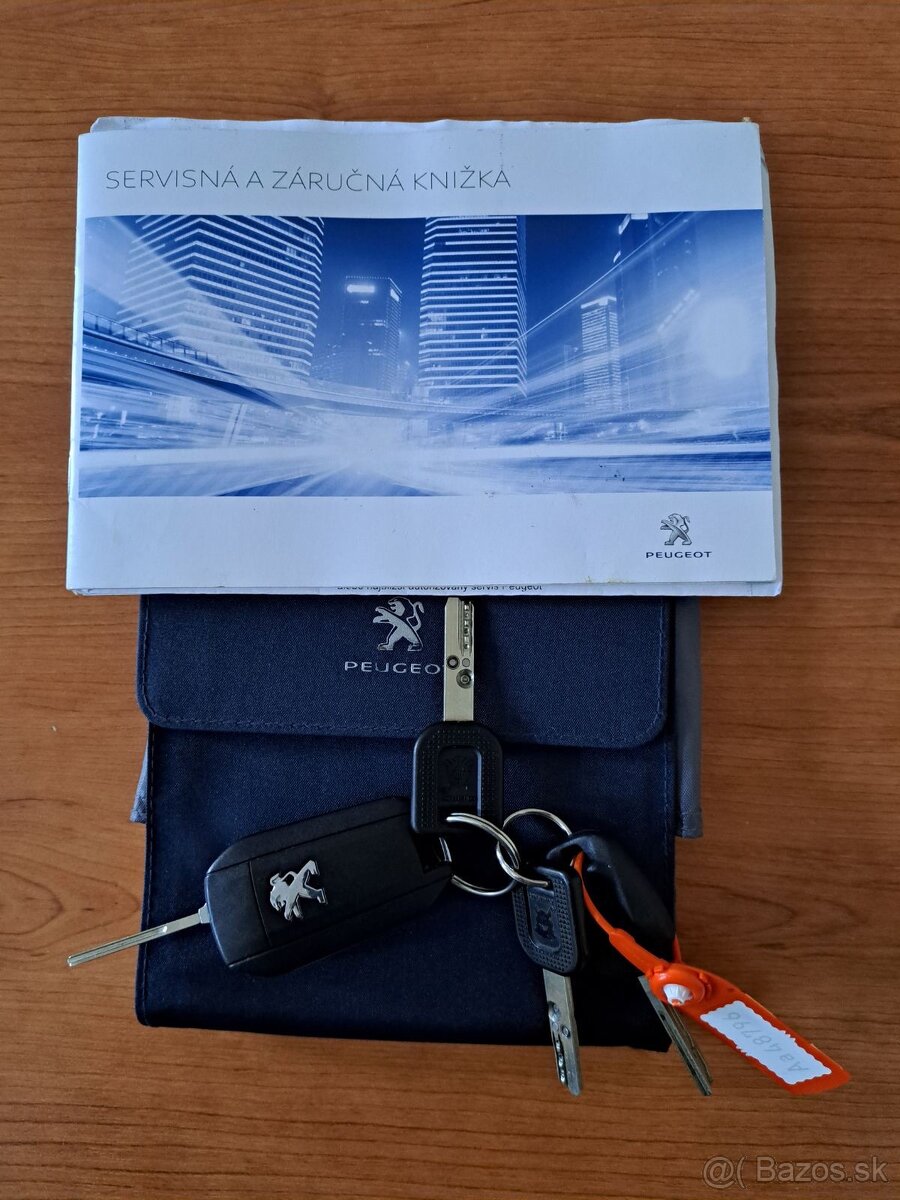 Peugeot 2008 1.2 PureTech 110 SS Allure - 19