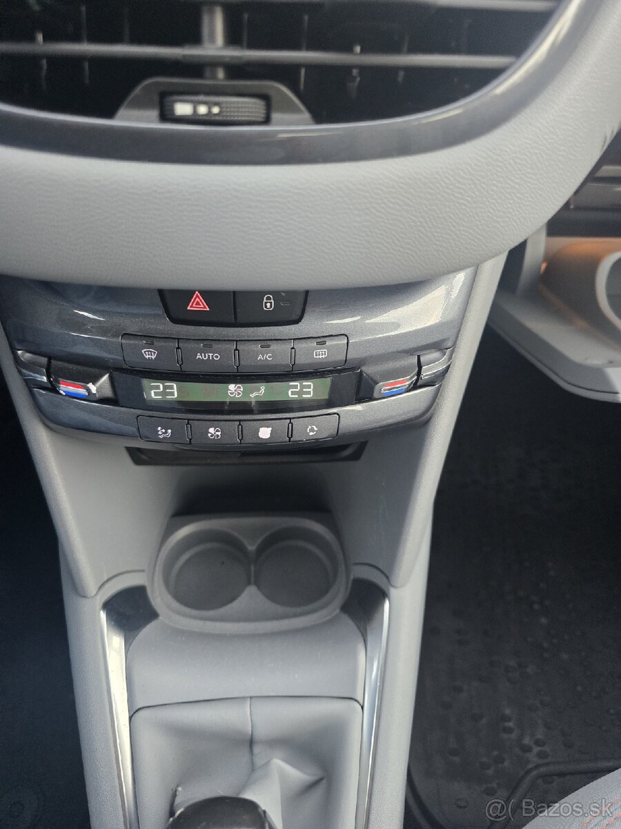 Predám Peugeot 208 1.2 benzín 45000km - 19