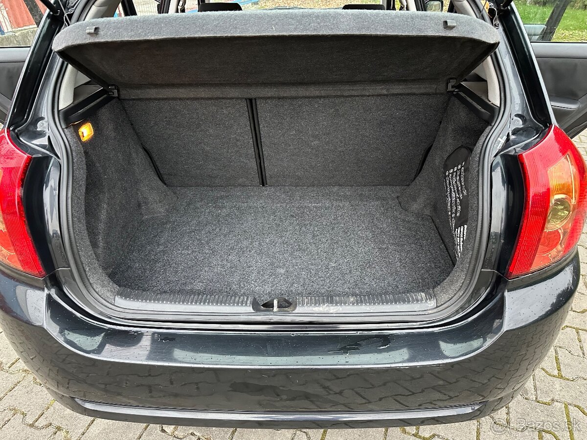 Toyota Corolla 2.0 D-4D Sol Hatchback - 19