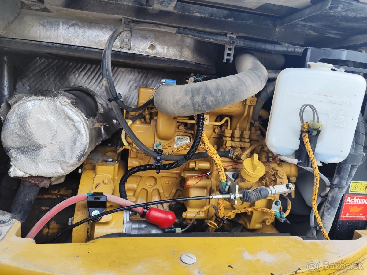 Bager Caterpillar 303.5. + hydraulická svahovačka. - 19