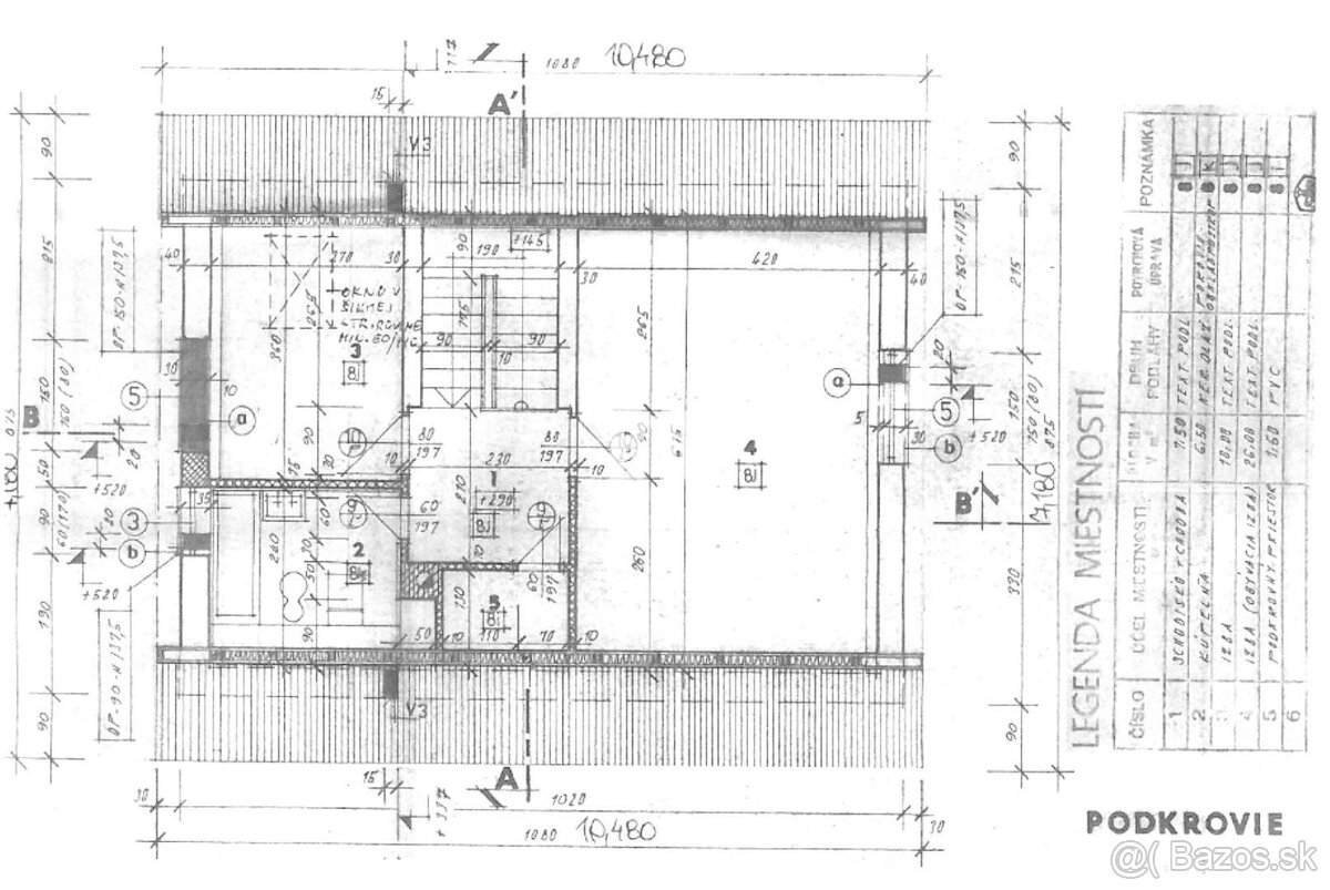 Priestranný rodinný dom s garážou na veľkom pozemku v obci V - 19