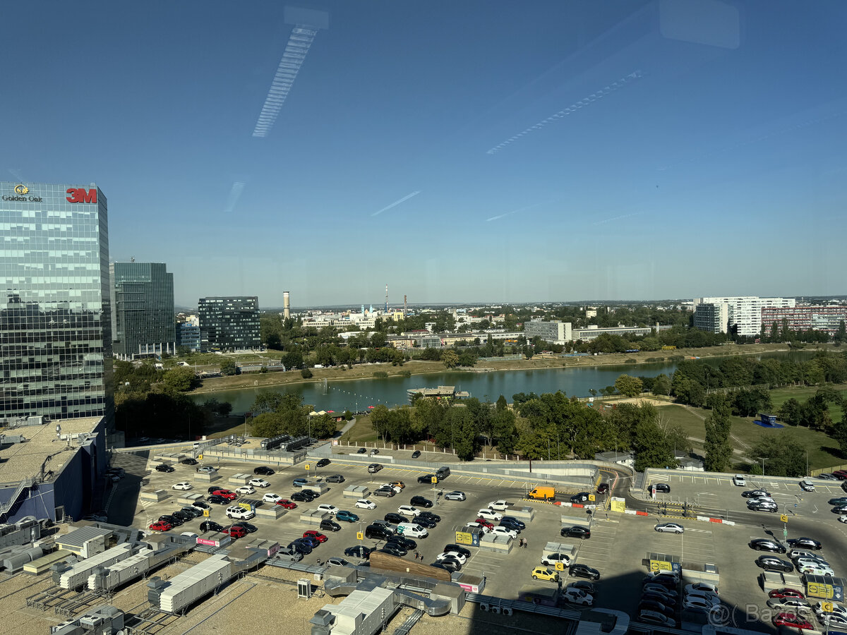 Prenájom samostatného kancelárskeho traktu 750 m² pri jazere - 19