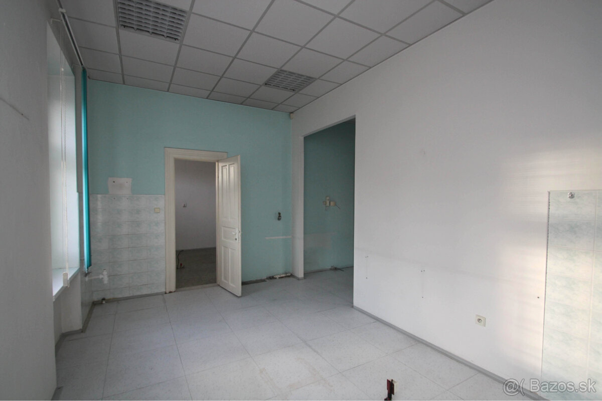 Prenájom priestorov na 1. poschodí Dom Módy na Nám. gen. M. - 19