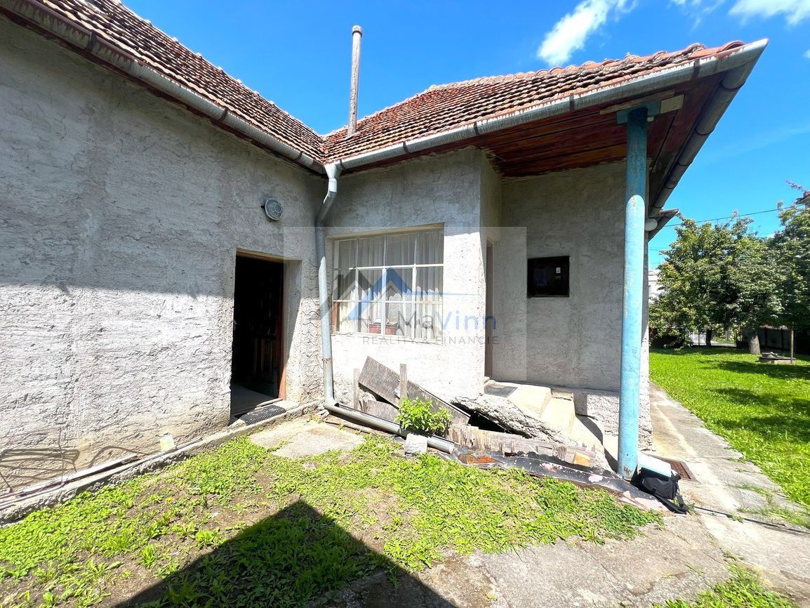 PREDAJ dom s garážou a pozem. v Oslany - 19
