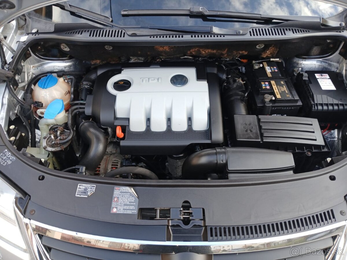 Volkswagen Touran 7-miestný - 19