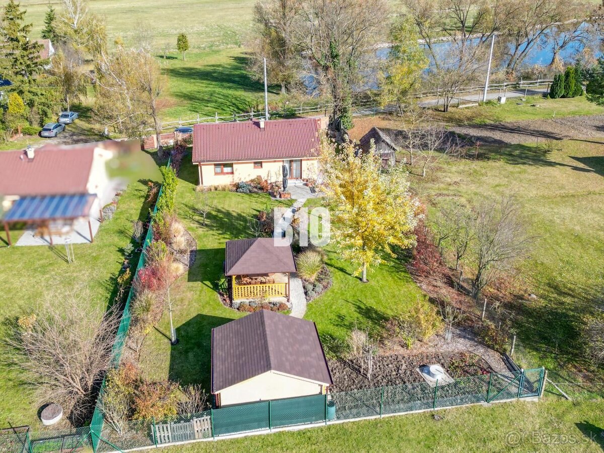 RODINNÝ DOM S ÚŽASNÝM SÚKROMÍM, VEĽKORYSÝM POZEMKOM A MODERN - 19