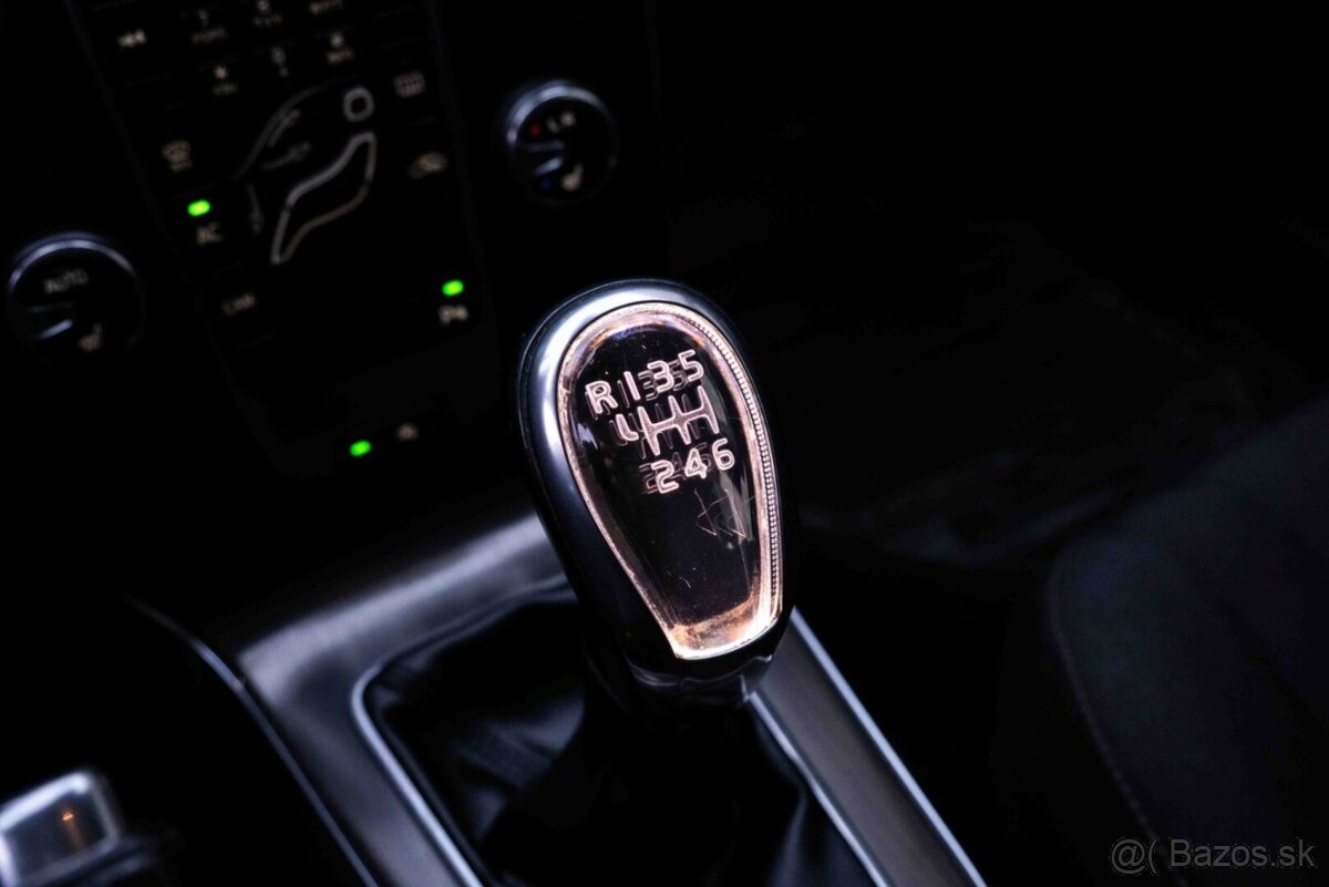 Volvo V40 T2 1.6L Momentum - 19