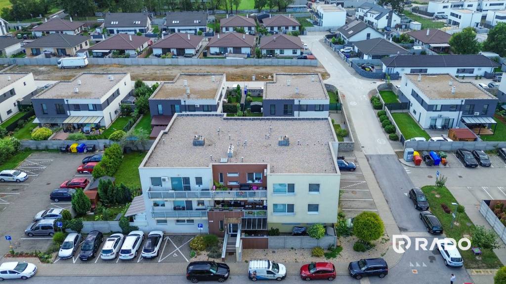 RADO | 4i byt s terasou a parkovaním v tichej časti Rovinky - 19