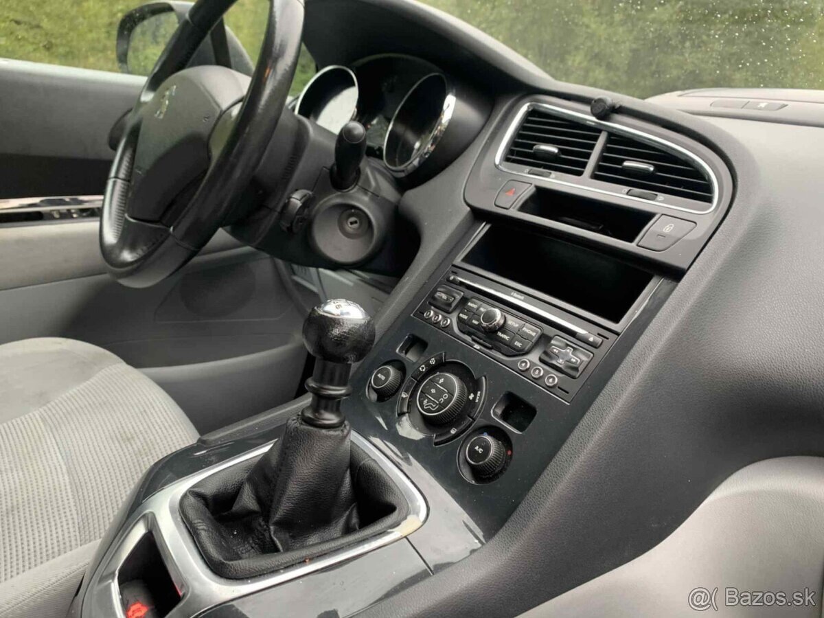 Peugeot 5008 1.6 HDi RV 2012 7miestne Panoráma - 19