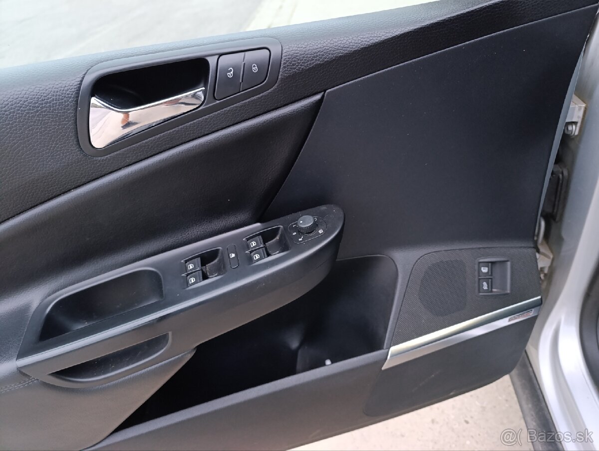 Volkswagen Passat R32 VR6 4x4 3.2 benzín 184kw Automat DSG - 19