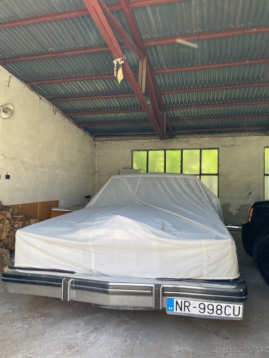 LINCOLN Town Car 1985 V8 - 19