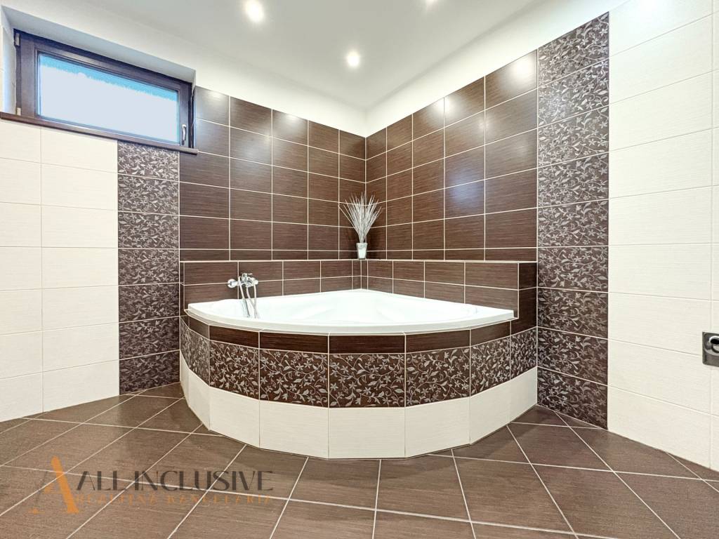 ALL INCLUSIVE | NA PREDAJ ÚTULNÝ RODINNÝ DOM S JAZEROM, HORN - 19