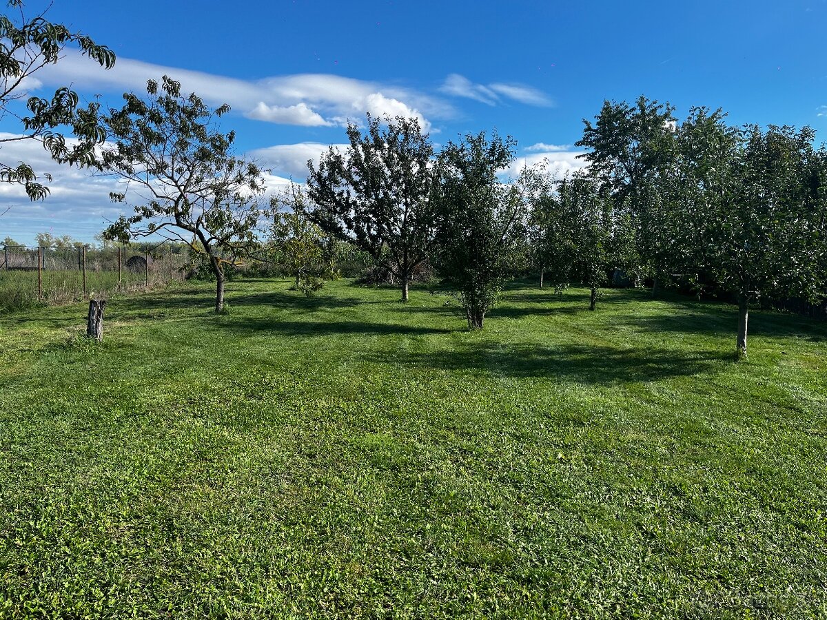 PREDAJ : Rodinný dom s bazénom - 19