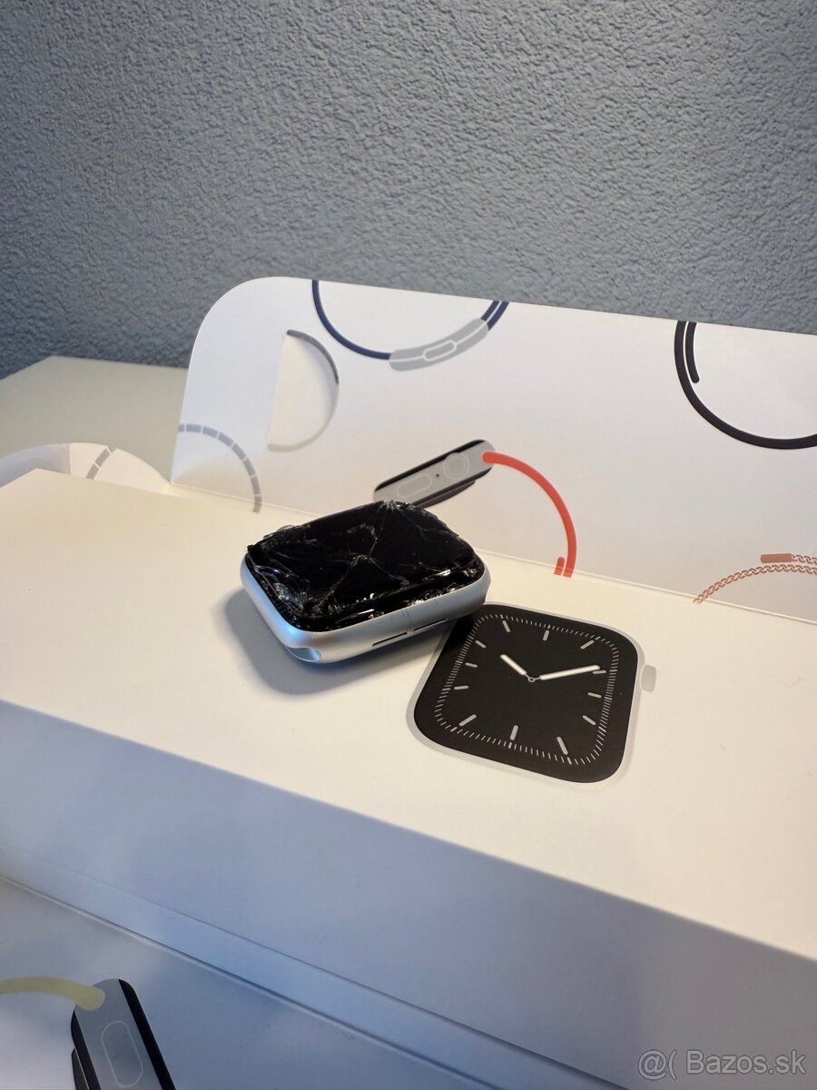 Apple Watch 5 -42mm + Nabíjací Adaptér - 19