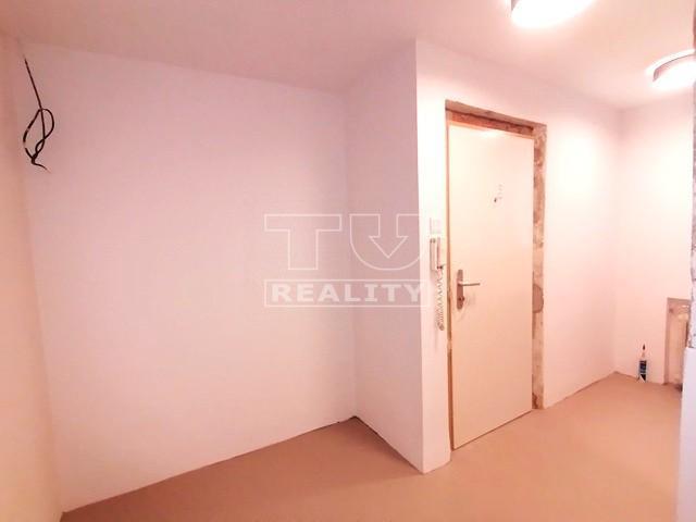 NA PREDAJ 2-IZBOVÝ BYT V NOVEJ DUBNICI S VÝMEROU 63 M2 - 19