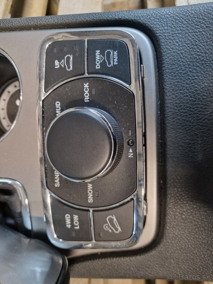 Diely interiéru Jeep Grand Cherokee WK2 2017 Summit - 19