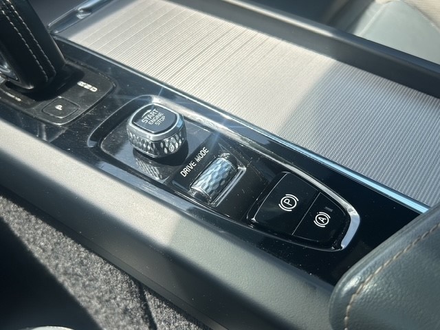 VOLVO XC60 B6 AWD R-Design - 19