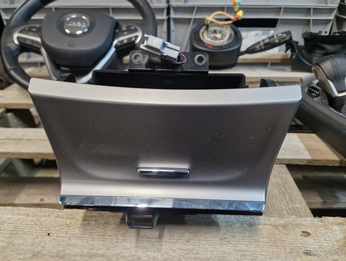 Diely interiéru Jeep Grand Cherokee WK2 2017 Summit - 19