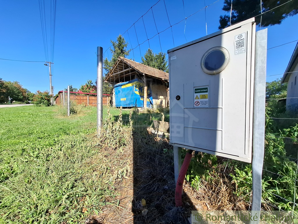 Pozemok so starým domom a inžinierskymi sieťami v obci Kra - 19