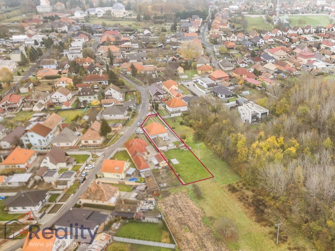 Rodinný dom s veľkým pozemkom v obci Vrakuň na predaj - 19