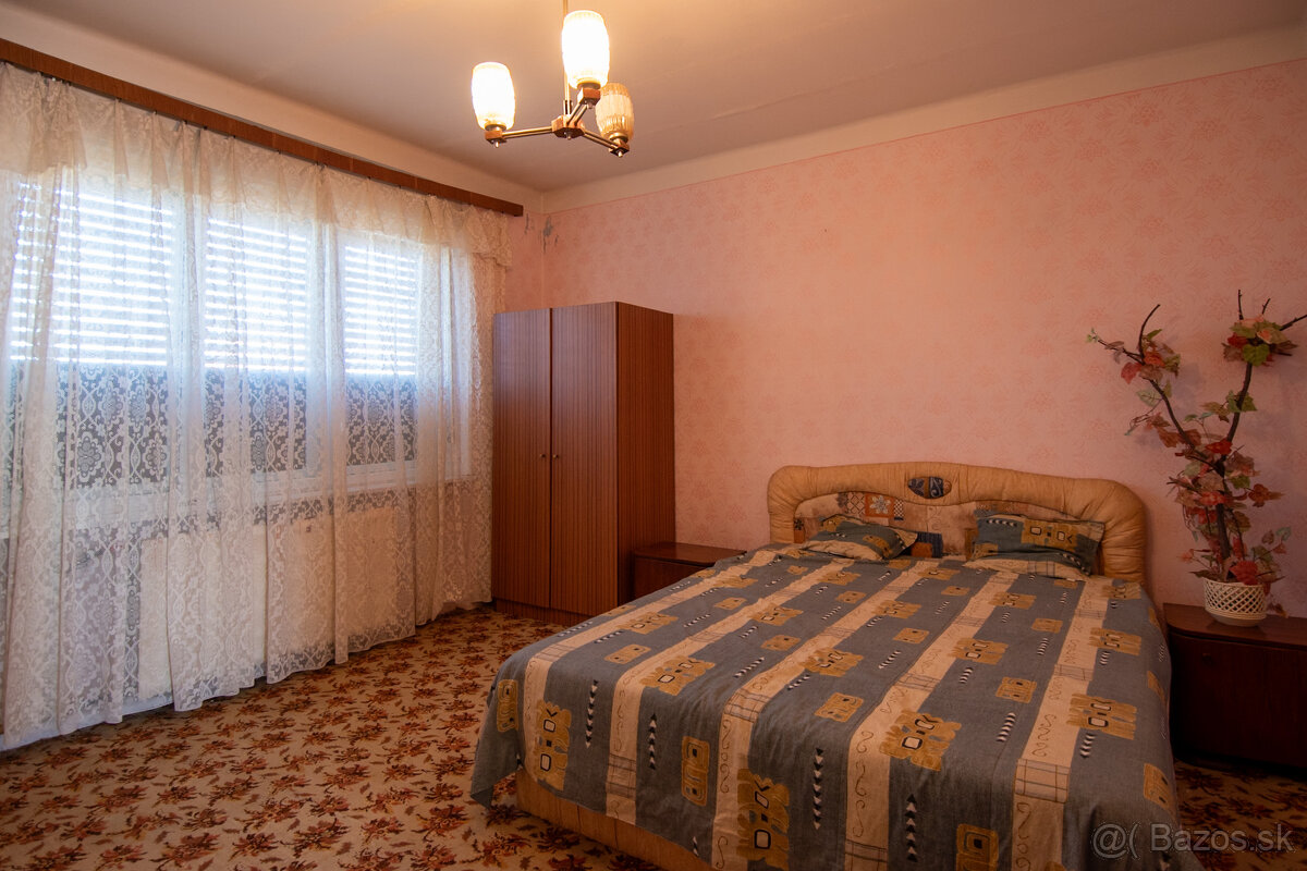 Starší trojpodlažný dom blízko centra - 19